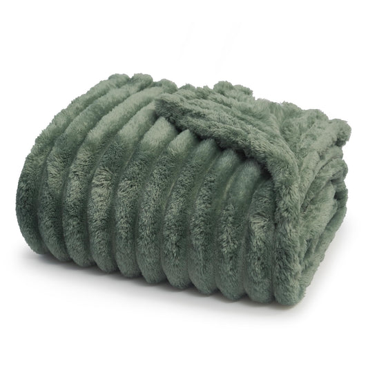 Americanflat 50x60 Faux Fur Throw Blanket - Soft and Breathable Throw Blanket for Couch, Bed, Chair - Green Faux Fur Blankets Perfect for Home, Bedroom, or Outdoor Use