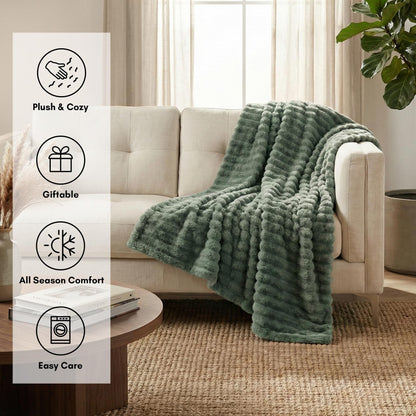 Americanflat 60x80 Faux Fur Throw Blanket - Soft and Breathable Throw Blanket for Couch, Bed, Chair - Green Faux Fur Blankets Perfect for Home, Bedroom, or Outdoor Use