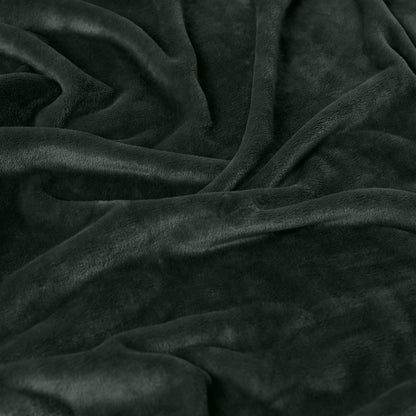 Americanflat 60x80 Fleece Throw Blanket - Soft and Breathable Throw Blanket for Couch, Bed, Chair - Roomy Fleece Blankets Perfect for Home, Bedroom, or Outdoor Use - Green