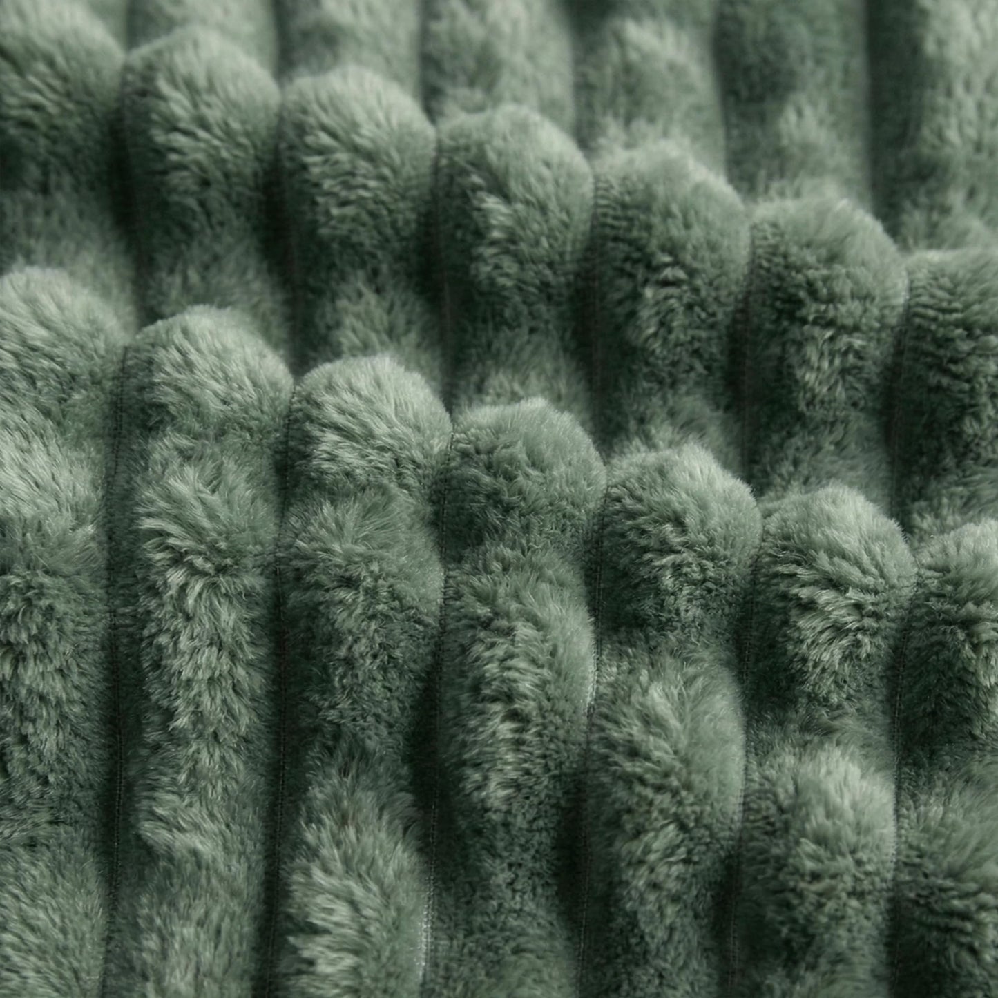 Americanflat 50x60 Faux Fur Throw Blanket - Soft and Breathable Throw Blanket for Couch, Bed, Chair - Green Faux Fur Blankets Perfect for Home, Bedroom, or Outdoor Use