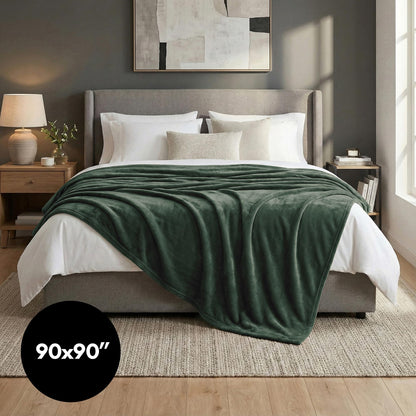 Americanflat 90x90 Fleece Throw Blanket - Soft and Breathable Throw Blanket for Couch, Bed, Chair - Oversized Fleece Blankets Perfect for Home, Bedroom, or Outdoor Use - Green