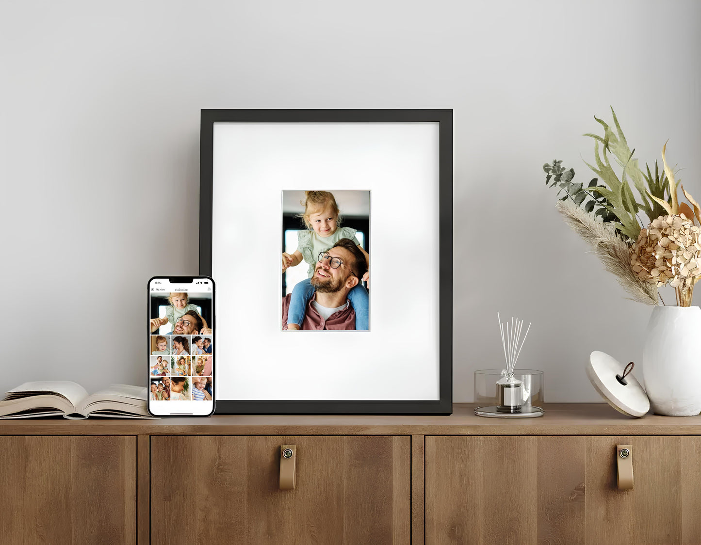 Soho Gallery Digital Frame - 10.1" Screen