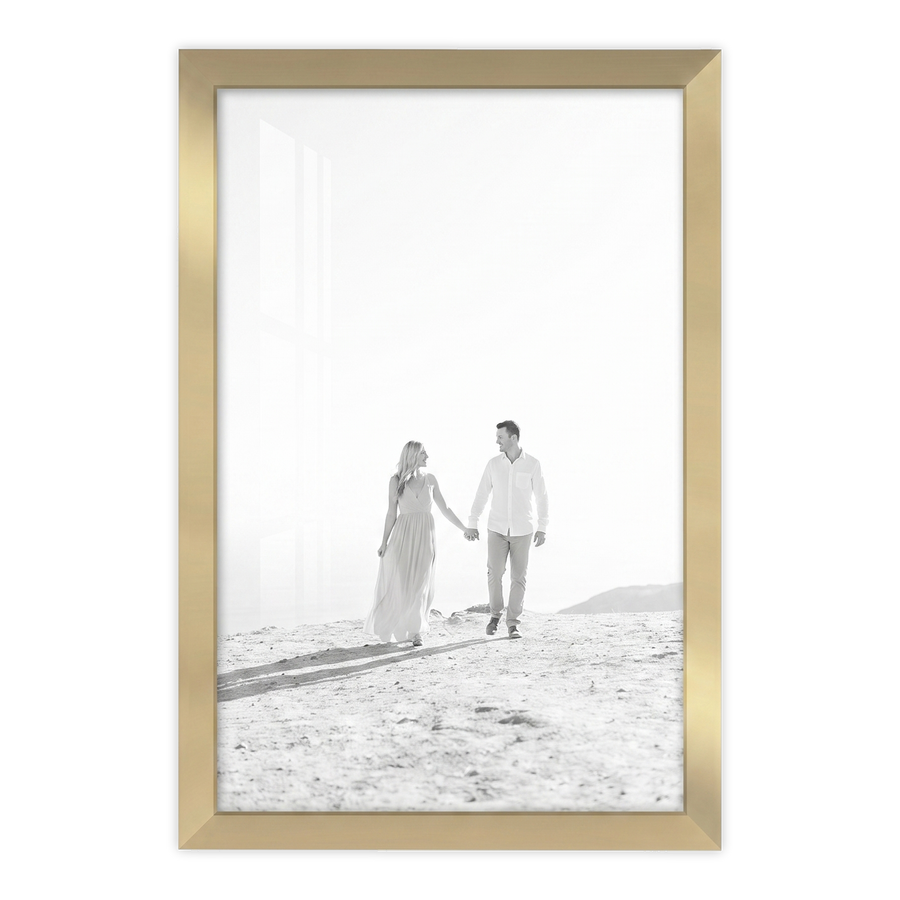 Gold Streamline frame, 4x6,  no mat, holding a black-and-white photo of a couple on a bright beach #flat